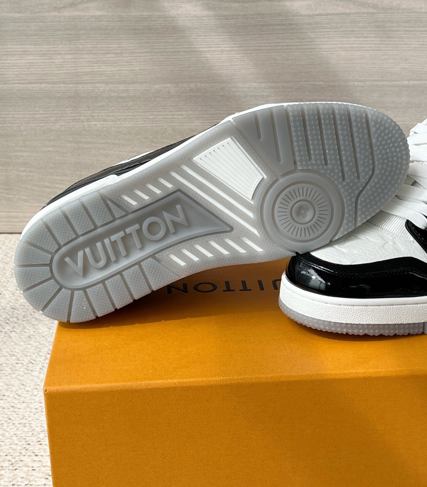 Louis Vuitton LV Trainers "Black-White-Grey"