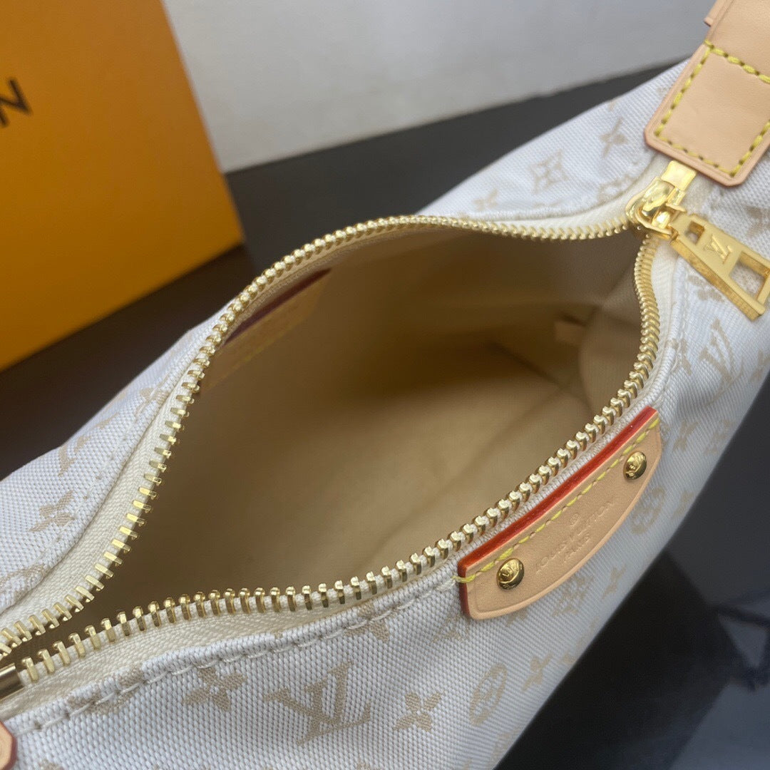Louis Vuitton Hills Pochette