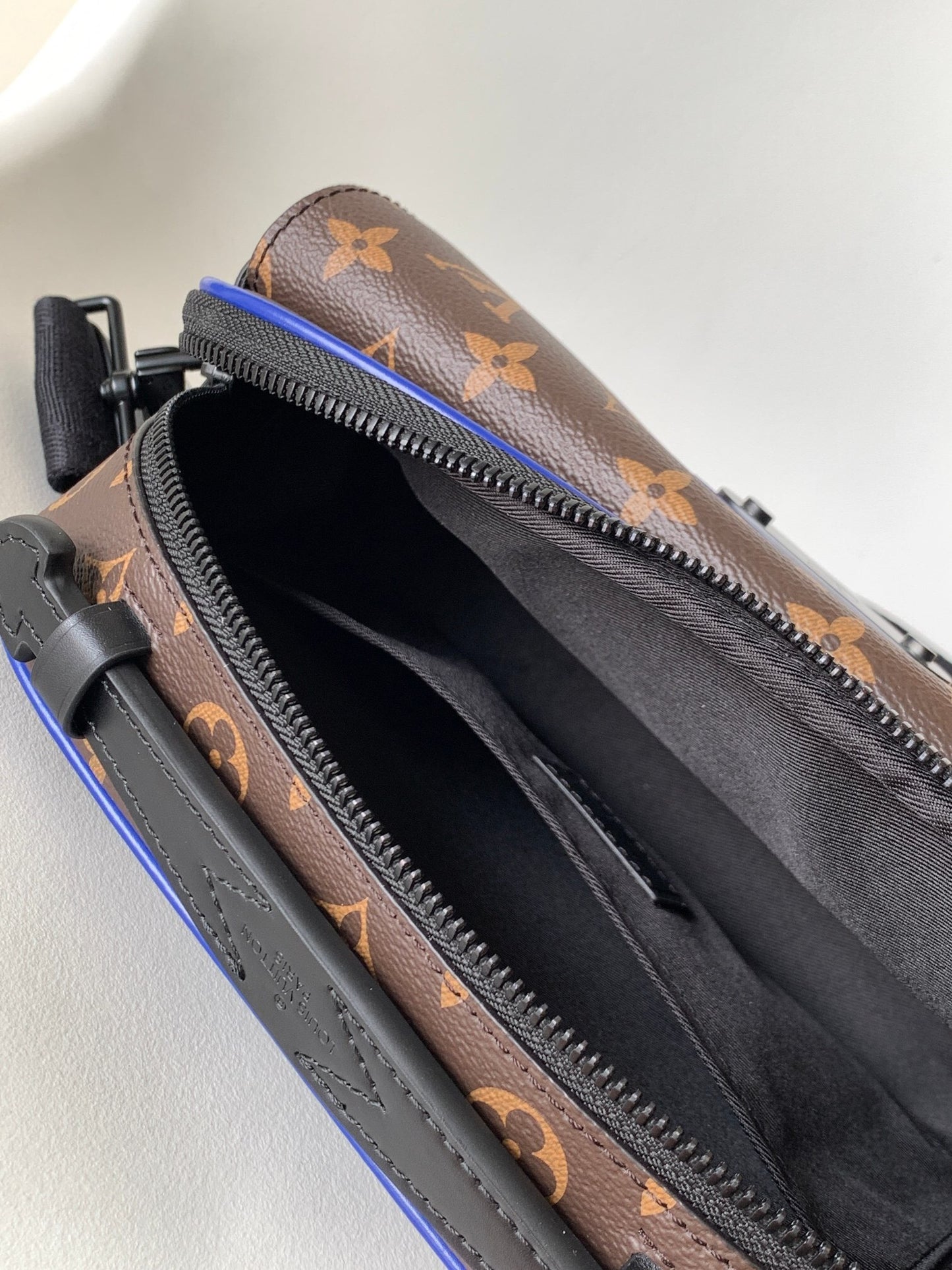 Louis Vuitton S Lock Messenger