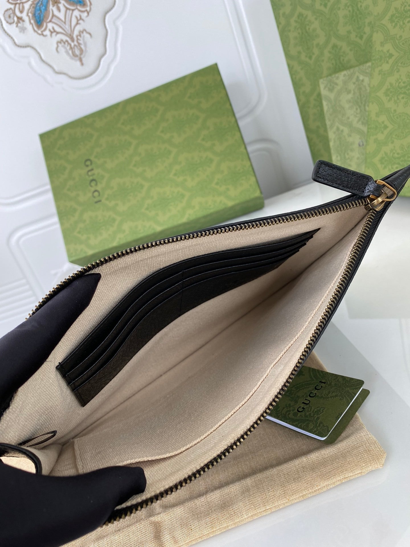 Gucci Leather GG Marmont Pouch