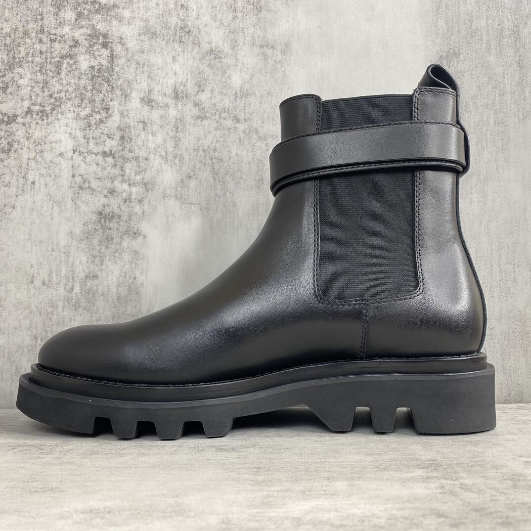 Givenchy Leather Chelsea Boots Ankle-Lock