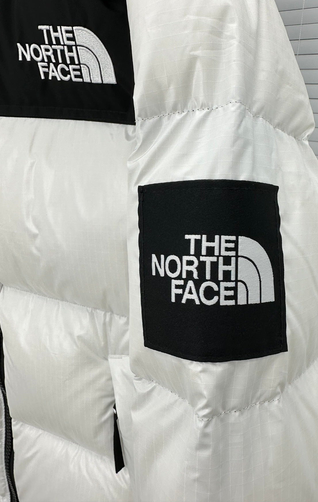 The North Face 700 Down Jacket "White-Black"