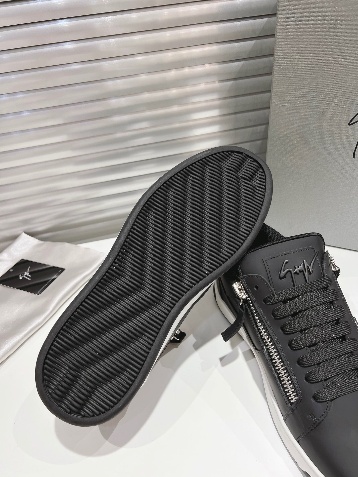 Giuseppe Zanotti GZ94 "Black"