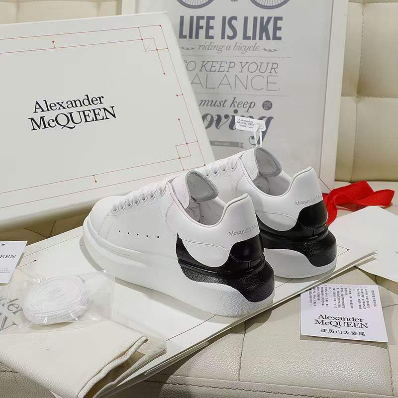Alexander McQueen Oversized "Drop Heel Counter Print-White-Black"