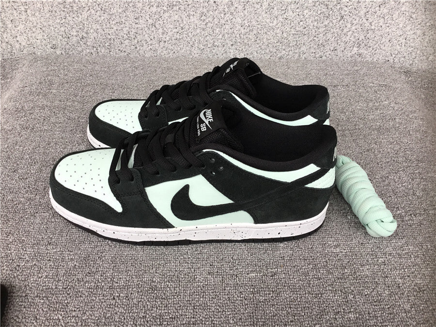 Nike SB Dunk Low "Barely Green"