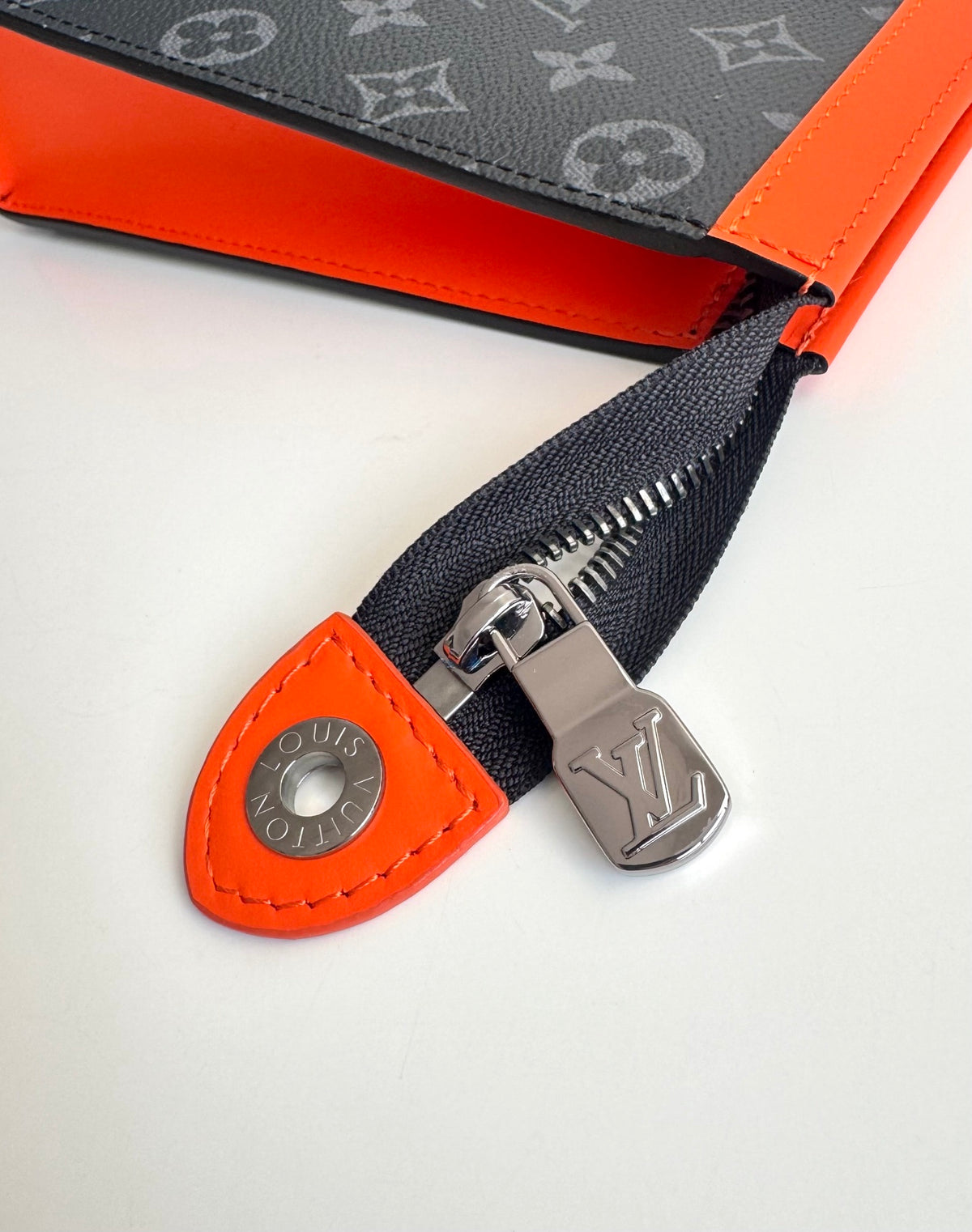 Louis Vuitton Pochette Voyage MM