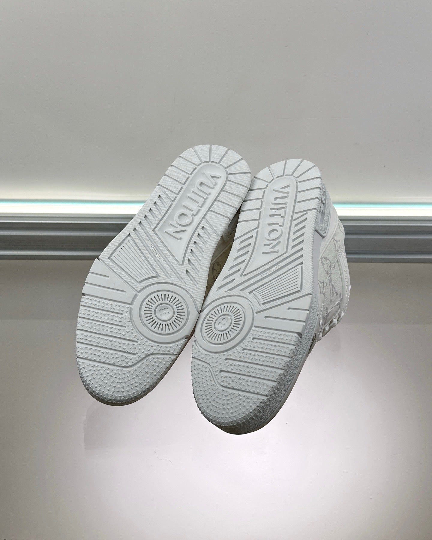 Louis Vuitton LV Trainers "White Monogram"