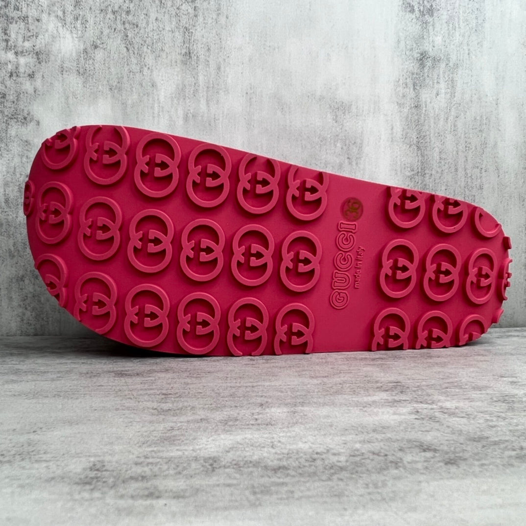 Gucci Slides "Pink"