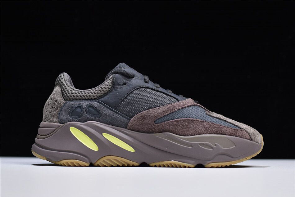 Yeezy 700 "Mauve"