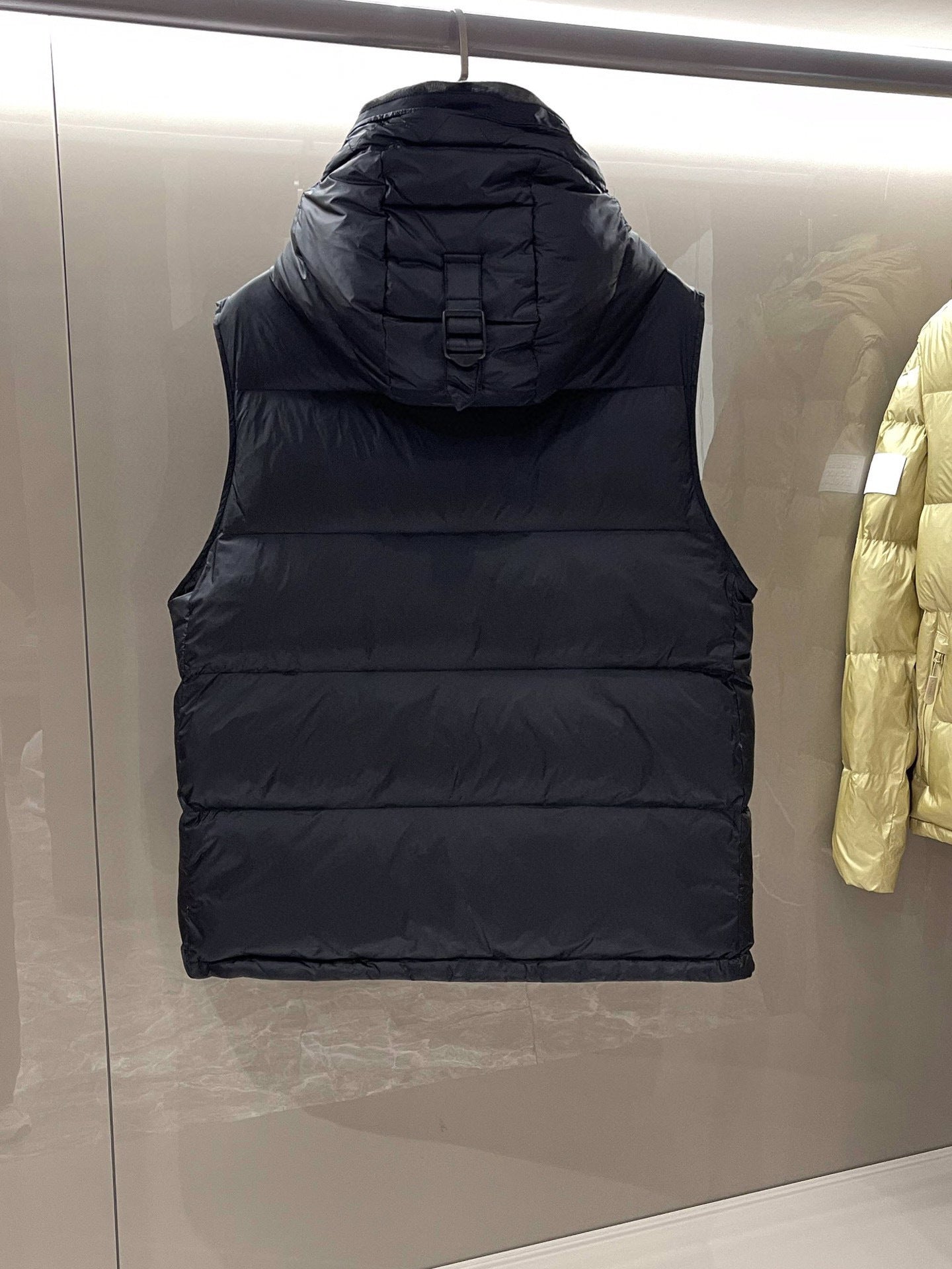 Burberry Lockwell Detachable Sleeve Down Jacket "Black"