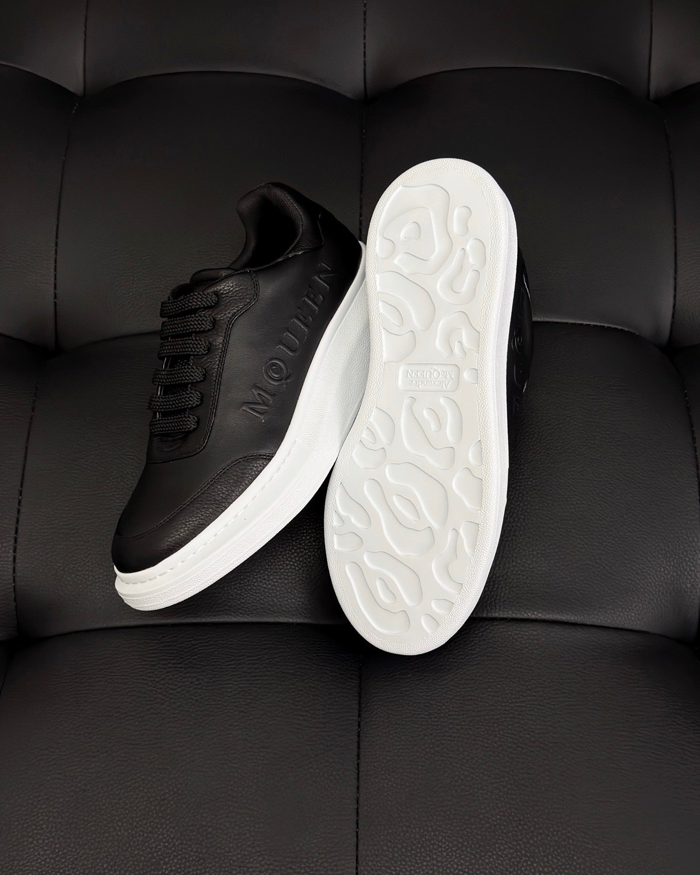 Alexander McQueen Oversized "Black"