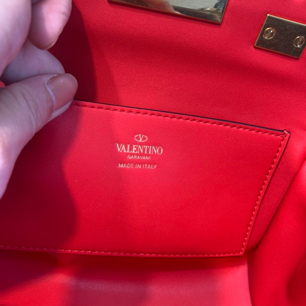 Valentino Garavani Rockstud Alcoce Bag