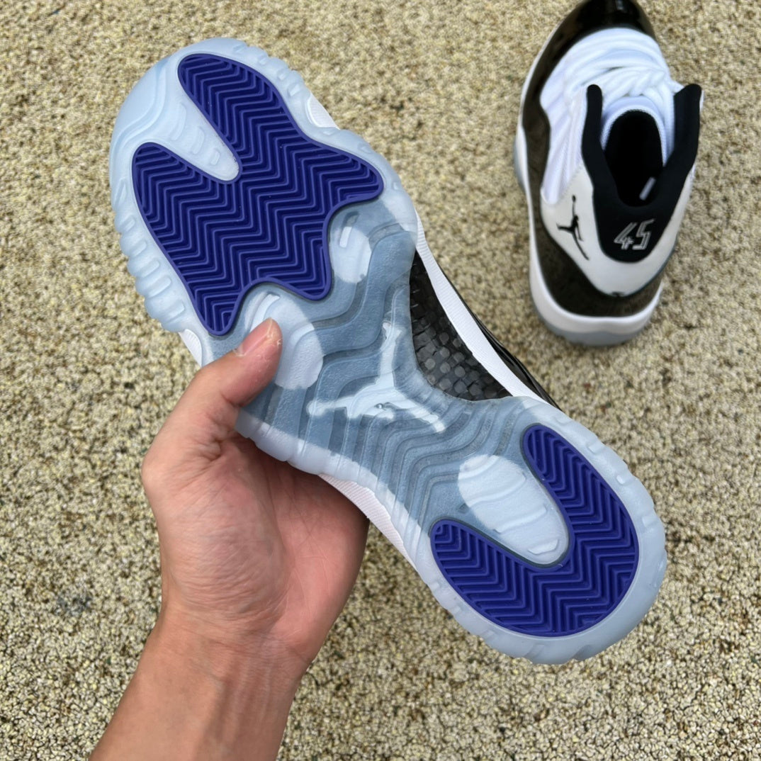 Air Jordan 11 Retro "Concord"