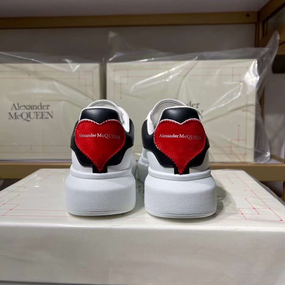 Alexander McQueen Oversized "White-Black Heart"