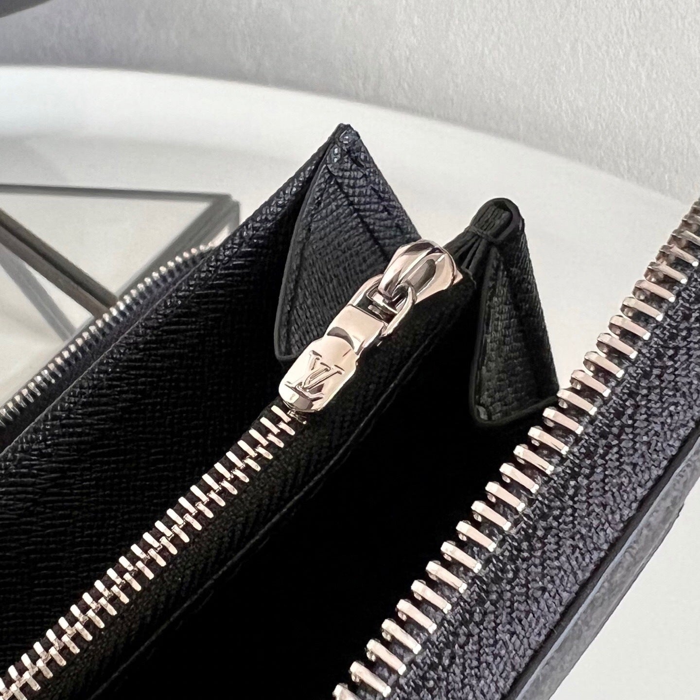 Louis Vuitton Zippy Wallet "Damier Graphite Canvas"