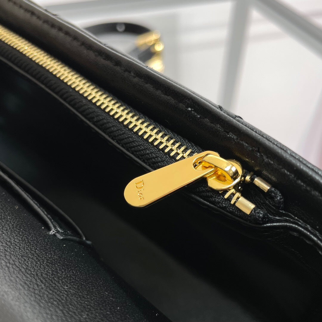 Dior Miss Daisy Mini Bag