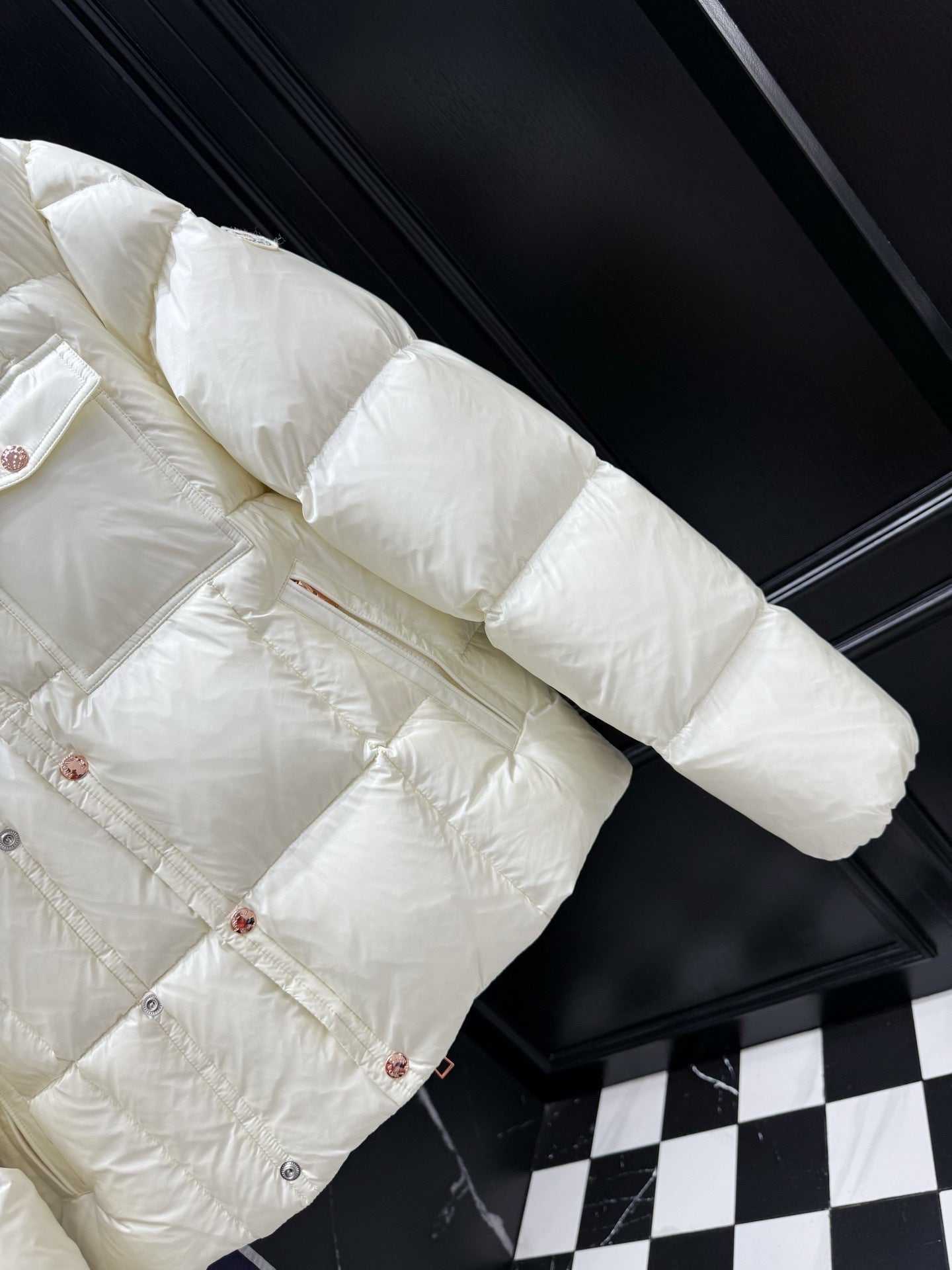 Moncler Serfanto Hooded Short Down Jacket "White Ivory"