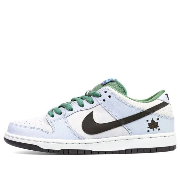 Nike SB Dunk Low "Maple Leaf"