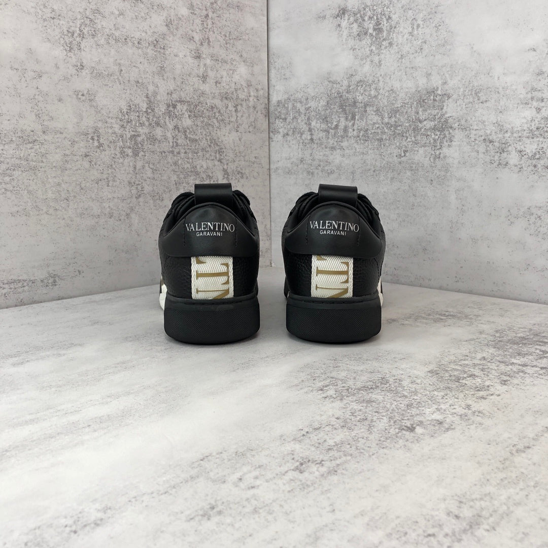 Valentino Garavani VL7N "Black-Beige"