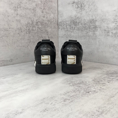 Valentino Garavani VL7N "Black-Beige"