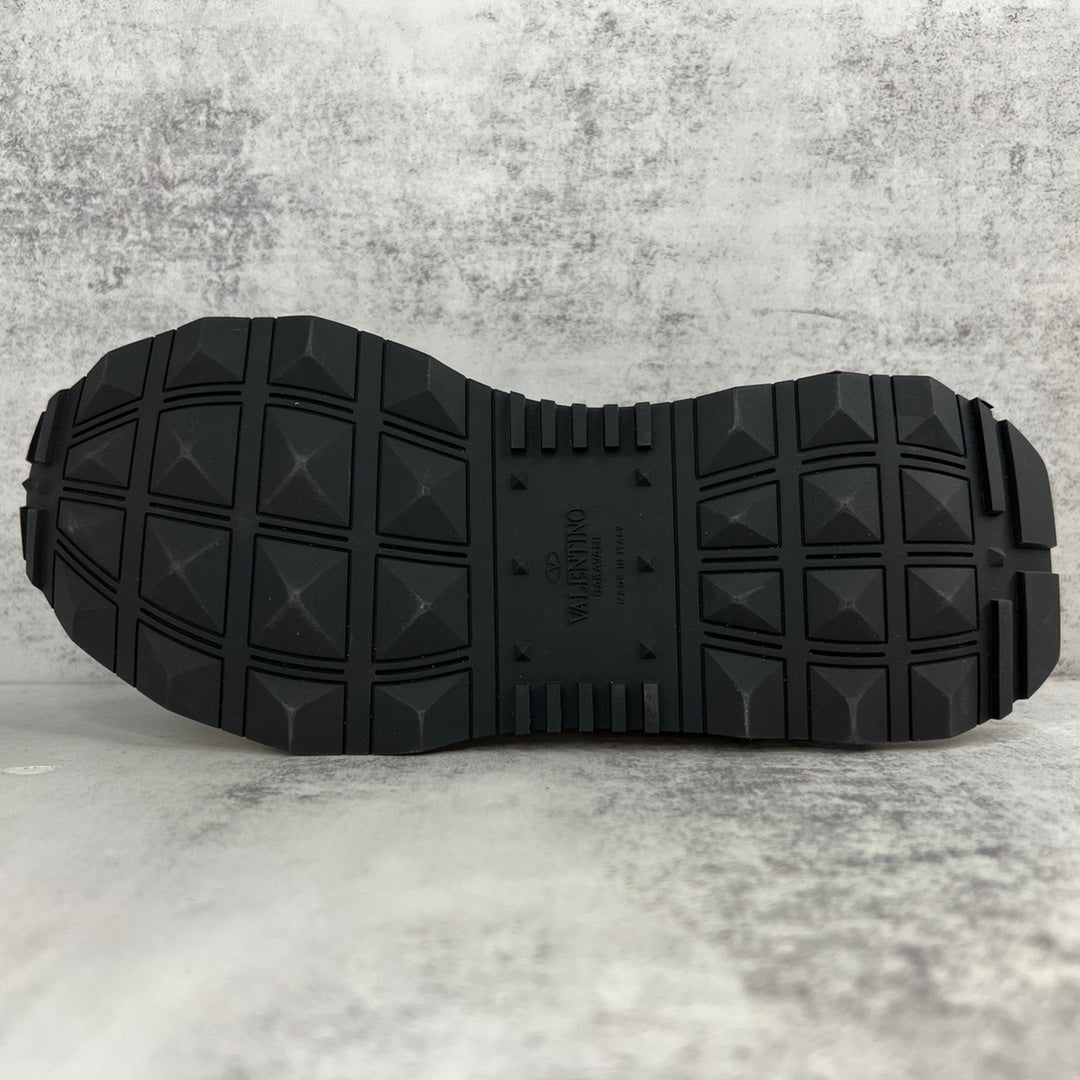 Valentino Garavani Netrunner "Black-White"