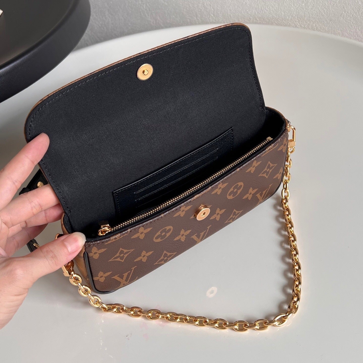 Louis Vuitton Wallet On Chain Ivy "Monogram Reverse"
