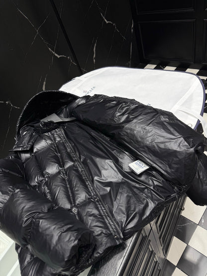 Moncler Serfanto Hooded Short Down Jacket "Black"