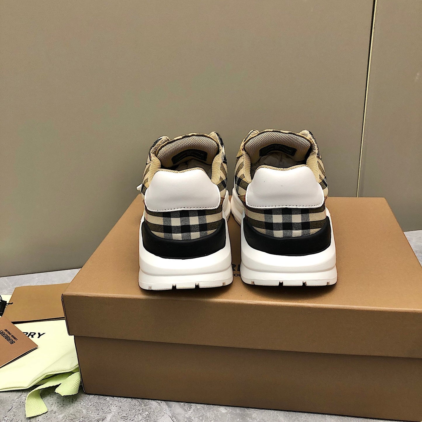Burberry Ramsey "Beige-White"