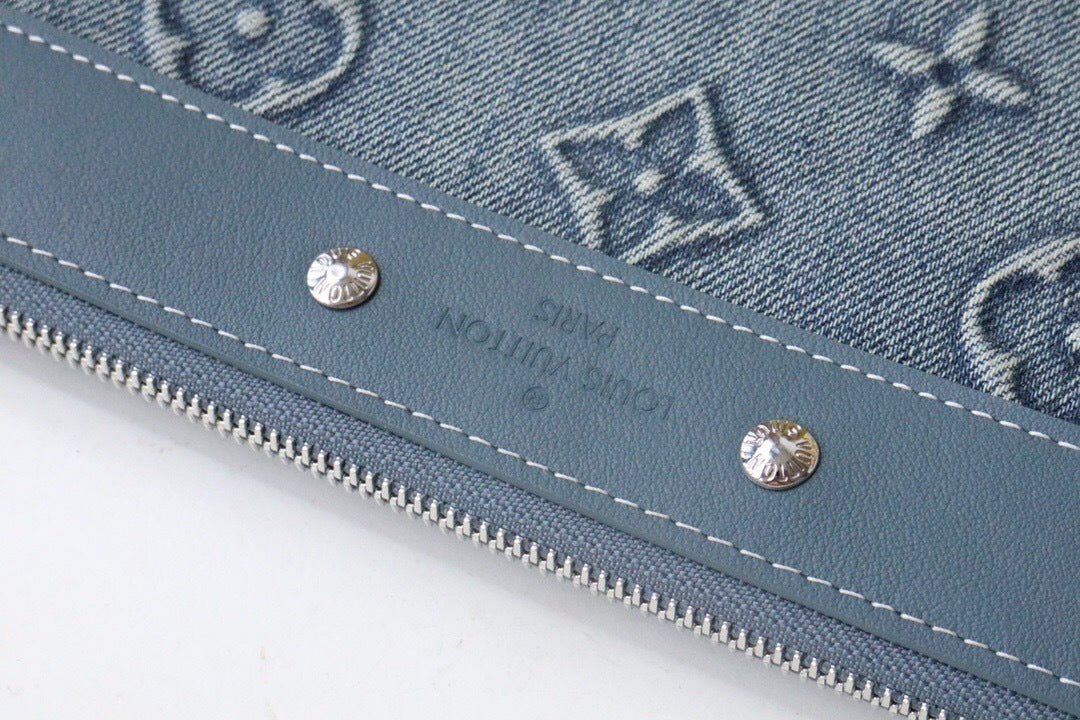 Louis Vuitton Pochette To Go "Monogram Washed Denim"