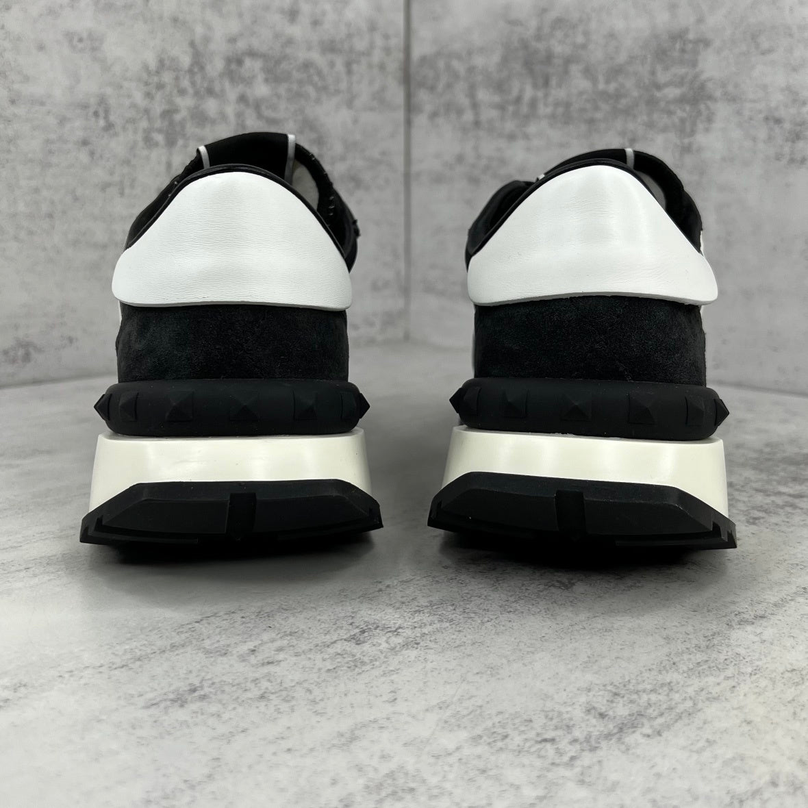 Valentino Garavani Netrunner "Black-White"