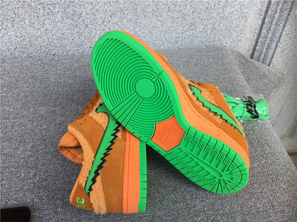 Grateful Dead x Nike SB Dunk Low “Orange Bear”
