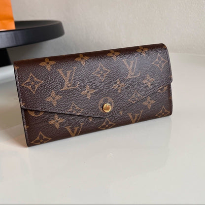 Louis Vuitton Sarah Wallet "Monogram"