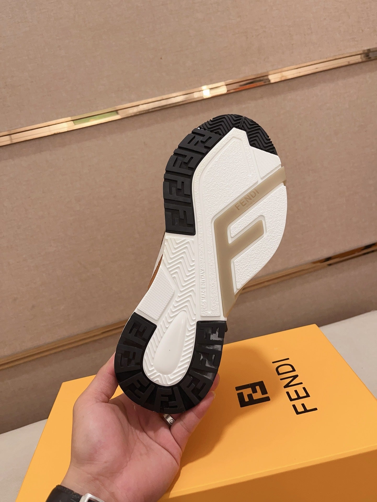 Fendi Flow "Brown-White"