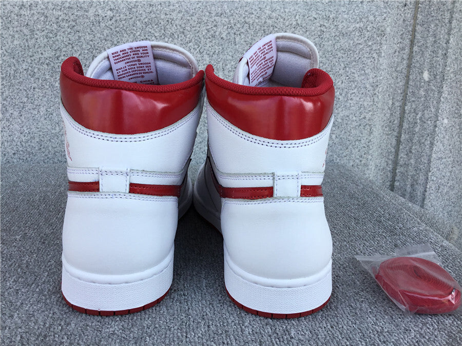 Air Jordan 1 Retro High OG "Metallic Red"