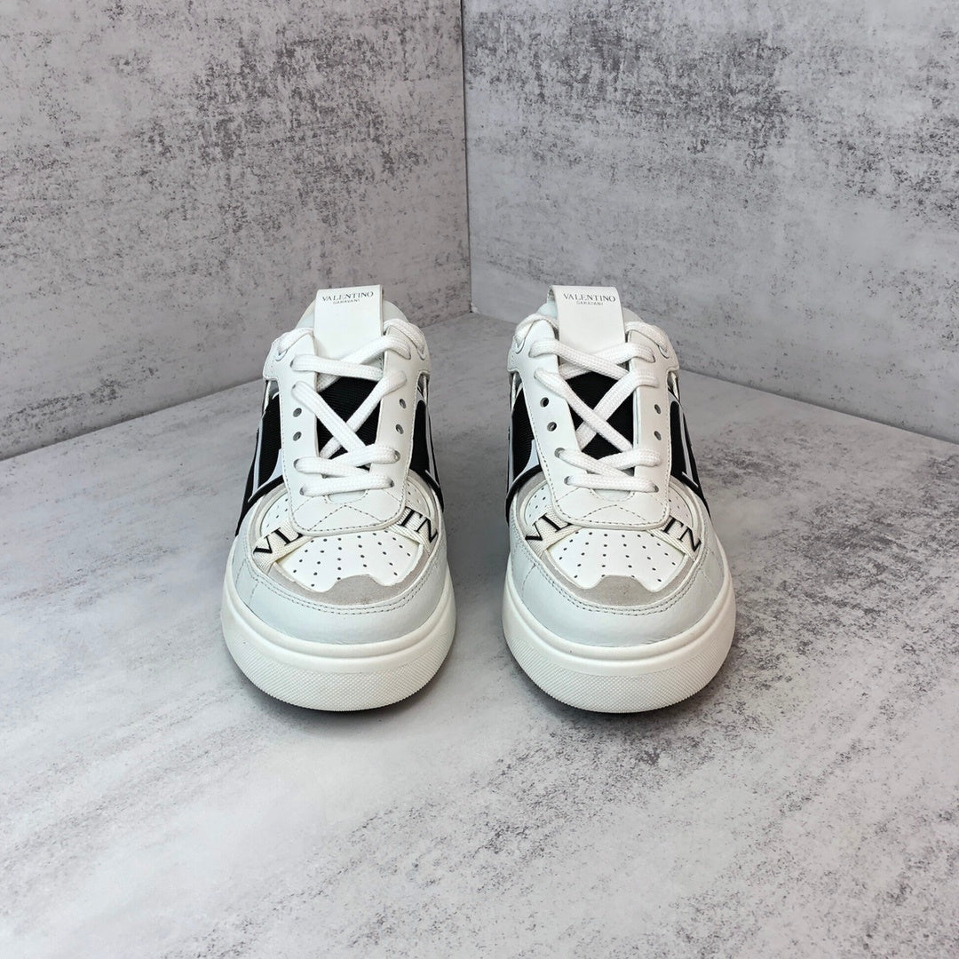 Valentino Garavani VL7N "White-Black"