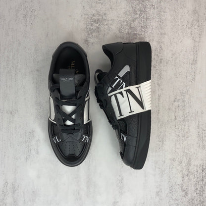 Valentino Garavani VL7N "Black-White"