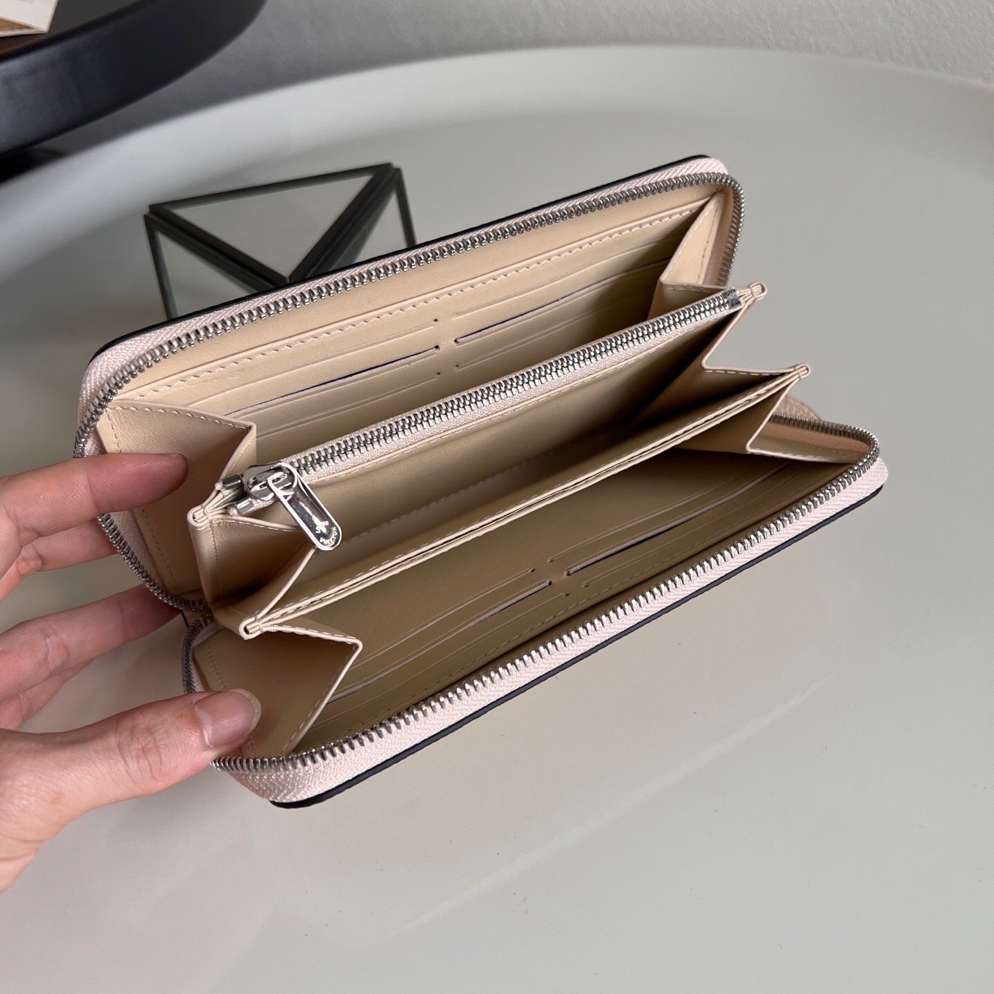 Louis Vuitton Zippy Wallet "Mahina Leather"