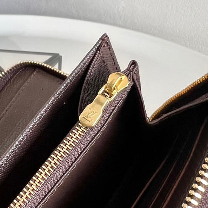 Louis Vuitton Zippy Wallet "Damier Ebene"