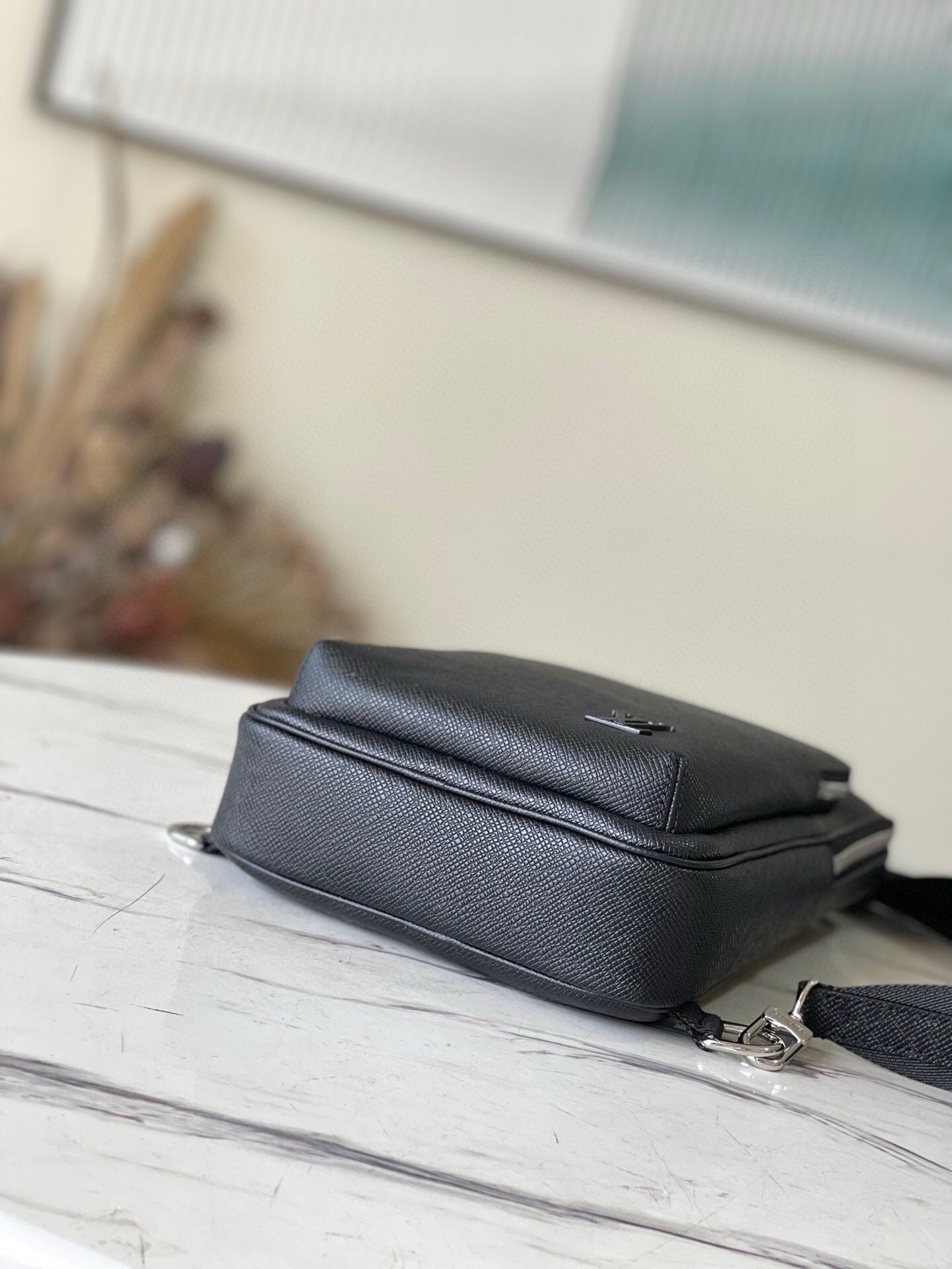 Louis Vuitton Avenue Slingbag