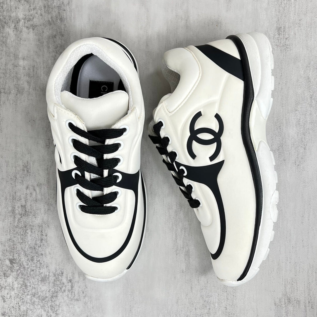 Chanel 22A "White-Black"