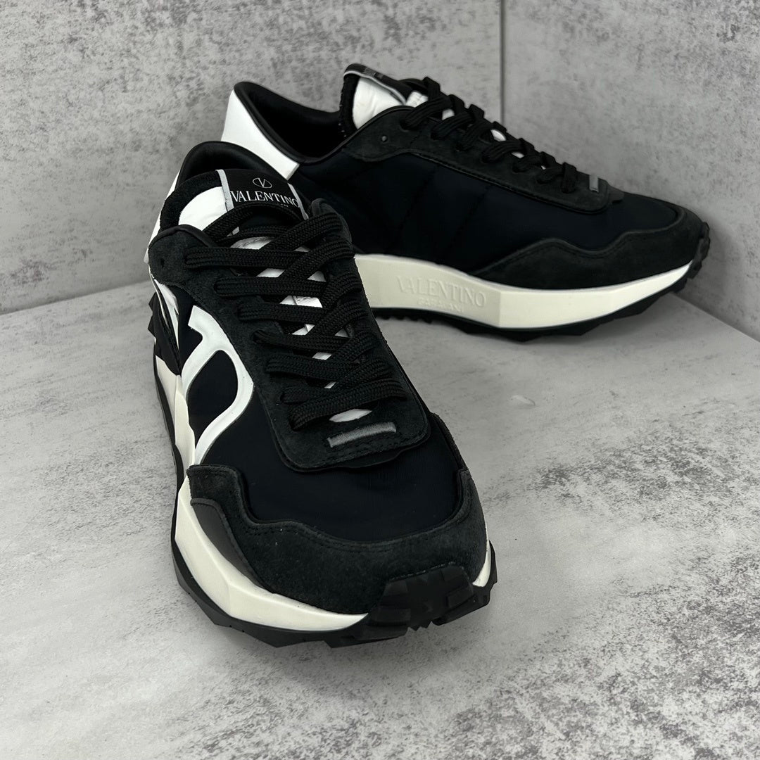 Valentino Garavani Netrunner "Black-White"