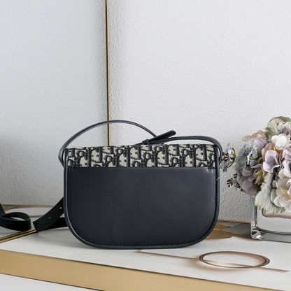 Dior Medium Dior Médaillon Flap Bag "Beige Dior Oblique Jacquard"