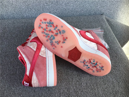 Nike Dunk Low Pro SB "Strange Love"