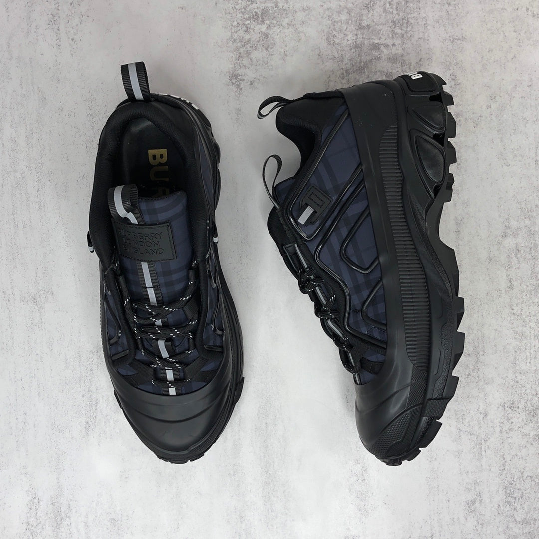 Burberry Arthur "Black-Blue"