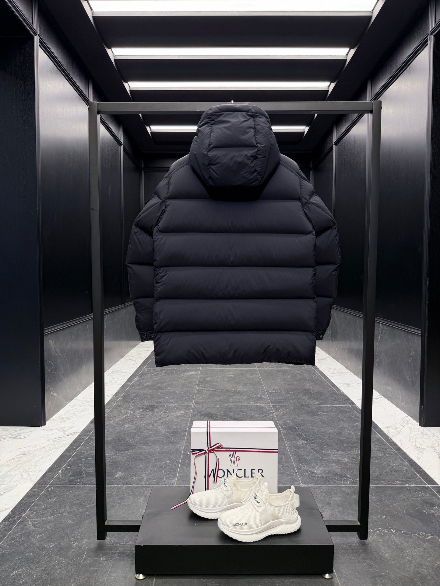 Moncler Bretagne Hooded Short Down Jacket "Black"