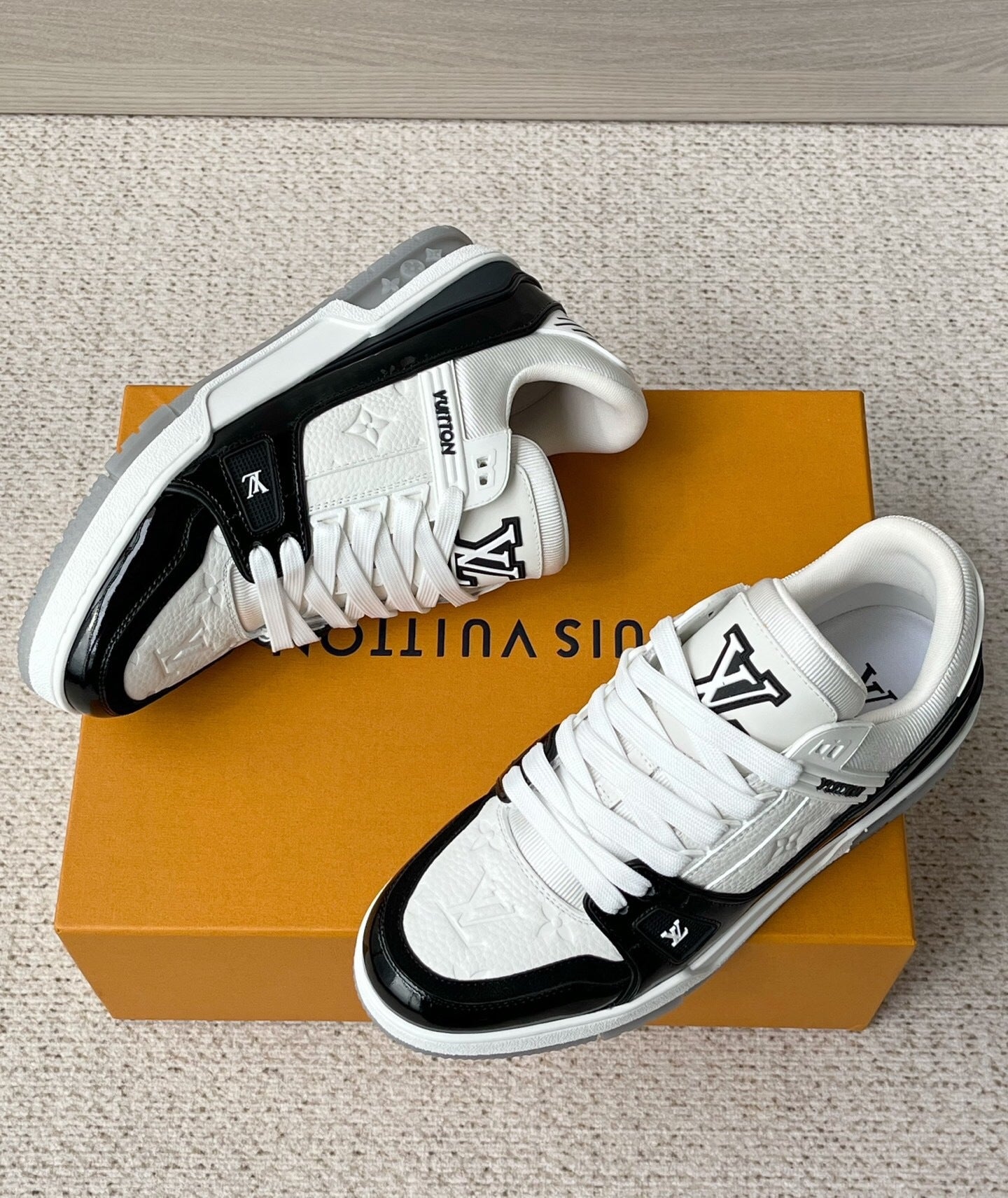 Louis Vuitton LV Trainers "Black-White-Grey"