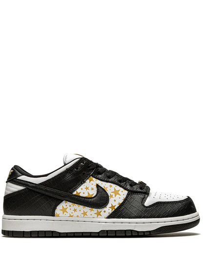 Supreme x Nike SB Dunk Low "Black Stars"