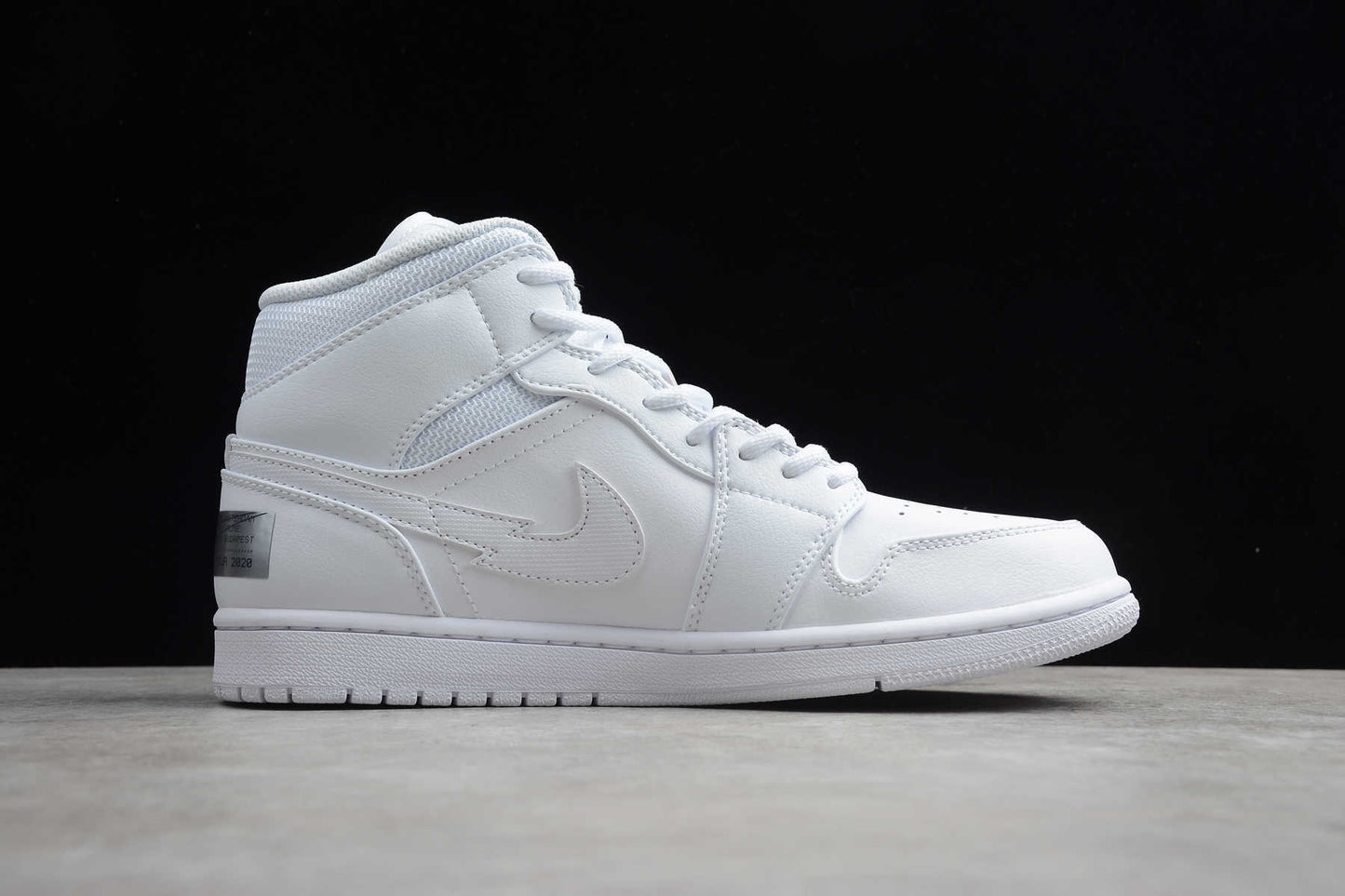 Air Jordan 1 Mid SE "Euro Tour"