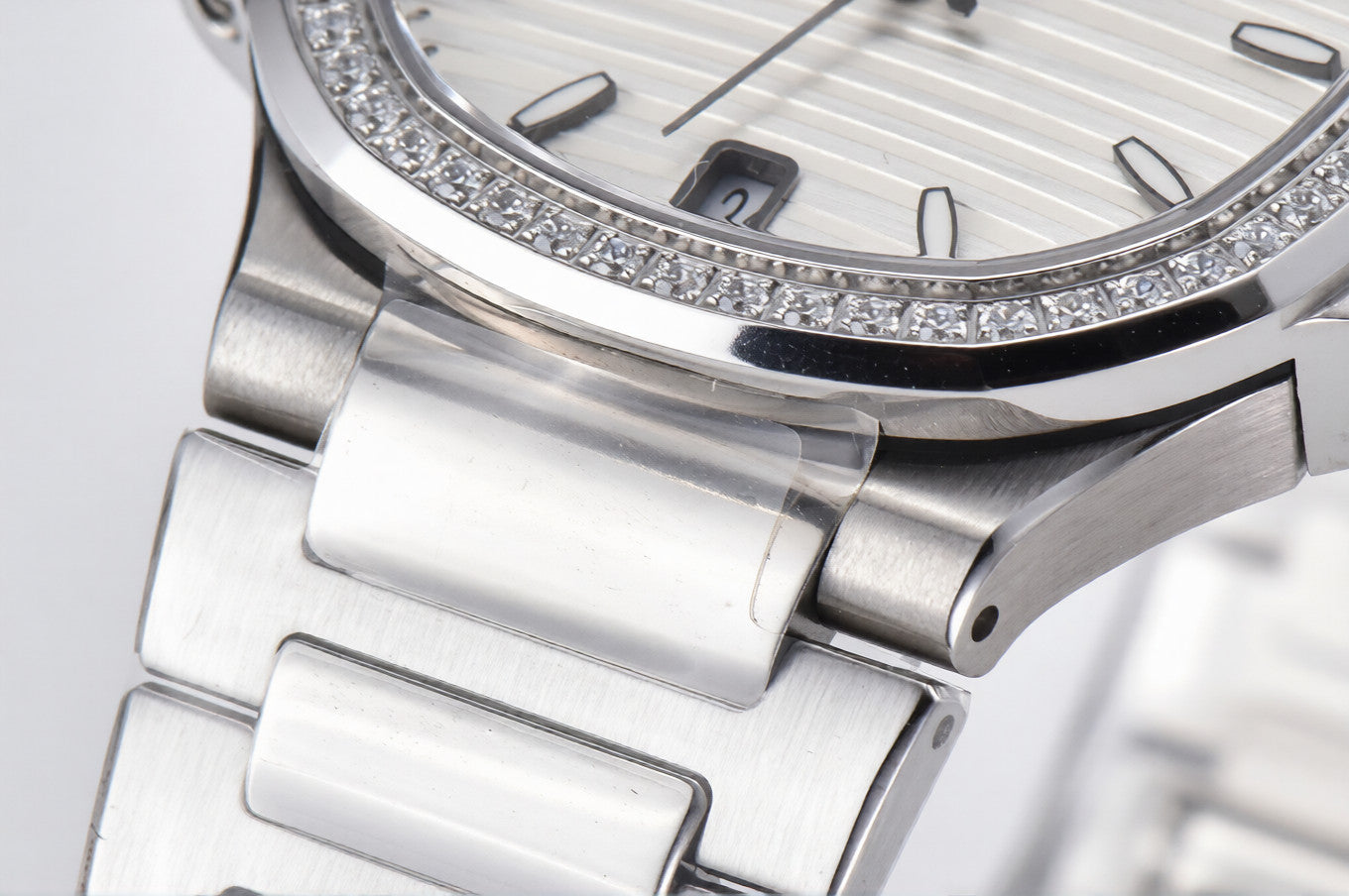 Patek Philippe Nautilus Ladies 35.2mm White Dial