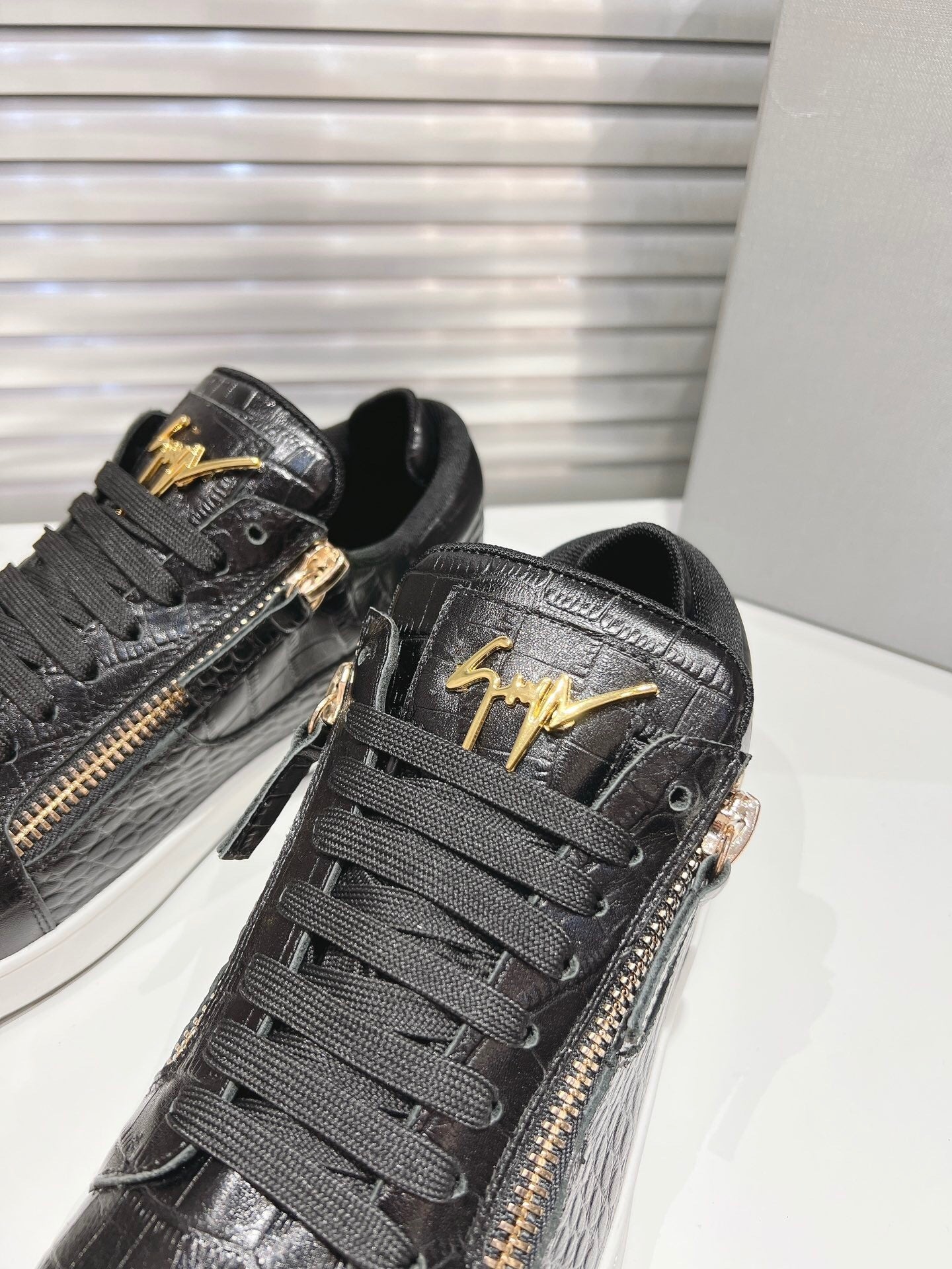 Giuseppe Zanotti GZ94 "Black Crocodile"